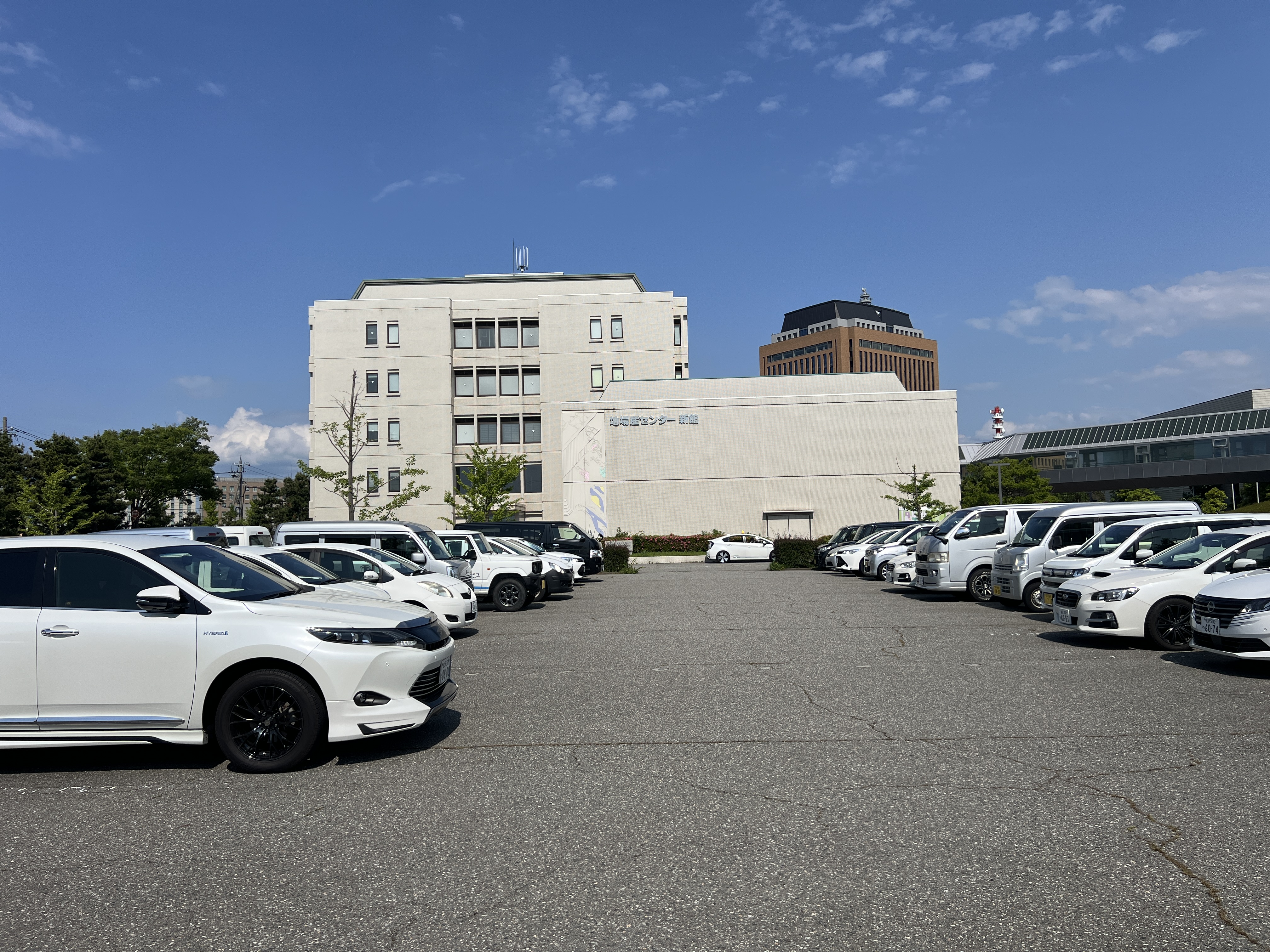 新館横駐車スペース